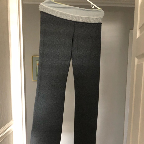 Lululemon yoga pants! - Picture 3 of 10